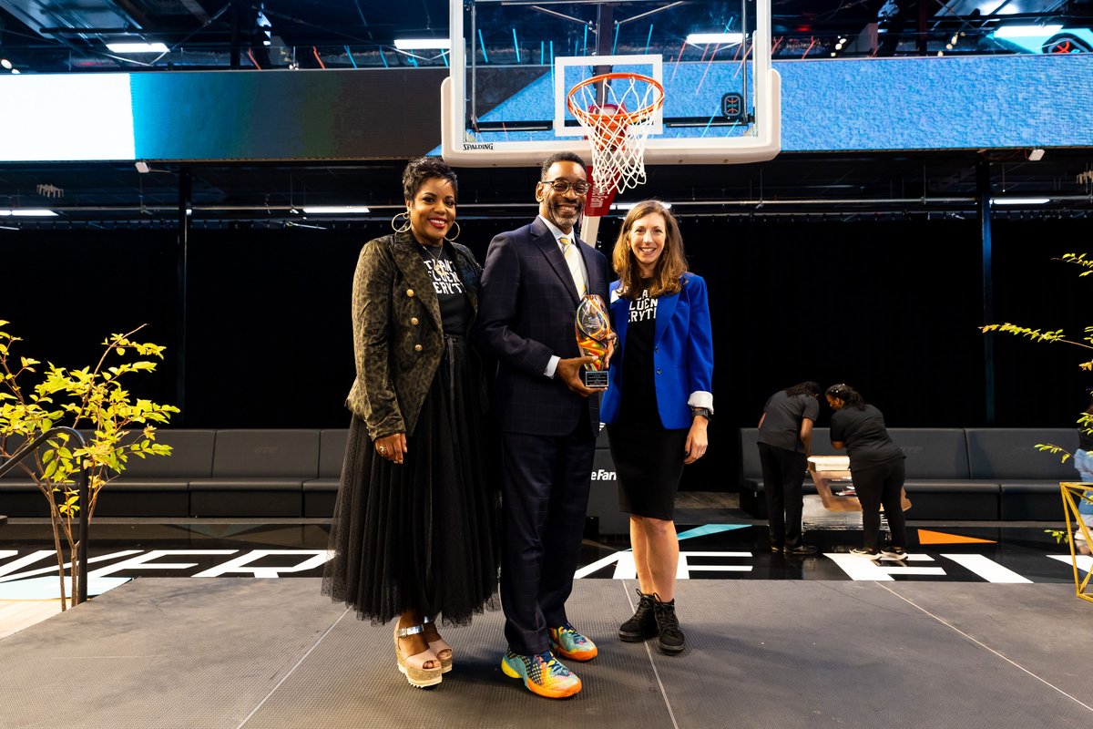 CVCofAtlanta's tweet photo. CVC board president, Reina Jones of @DeltaCommunity , presented a Diamond Partnership IMPACT Award to @unitedwayatl for 30-years of collaboration and support. United Way of Greater Atlanta President and CEO, @MiltonJLittle , accepted the award
#CVCIMPACT25 #CVCATLANTA30 https://t.co/GbPPPBBBrX