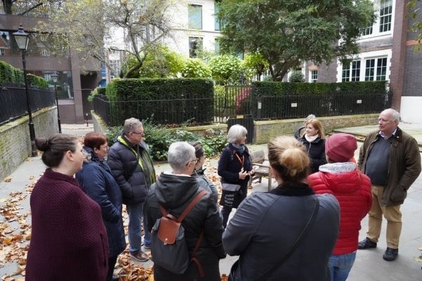 Guided_Walks's tweet photo. Step back into London of 1666 with Susan on her Great Fire of London walk. Hear how the fire unfurled and left disaster in its wake. Sunday 25 September, 2pm. Book now: https://t.co/nYq36rPjiC https://t.co/nqxCGBffLX