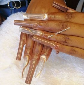 KasiEconomy's tweet photo. Meet Andile from Limpopo in Dennilton-Ntwane. A founder and CEO of Andile M Enhancements. She's a qualified beauty therapist specializing with Make-up artistry, Manicure &amp; Pedicure.

Call/WhatsApp:078 473-1040 
Twitter: @AMEnhancements
Location: Pretoria CBD,  Navy house building https://t.co/SkJdwc6Vc8