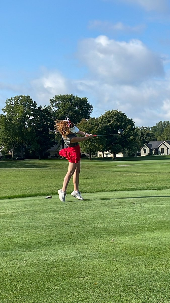 GirlsGolfFHS's tweet photo. Sarah hits the 1st fairway. https://t.co/B808s0M0l1