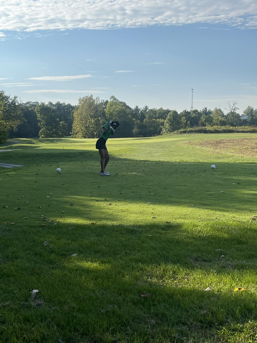 Nothing like golf on a beautiful Sunday! Mason JV had a great day at the Sycamore JV invitational yesterday! We saw,and played some great golf, with our own Ava Dattilo placing 4th overall! 💚 love seeing these girls hard work come together!