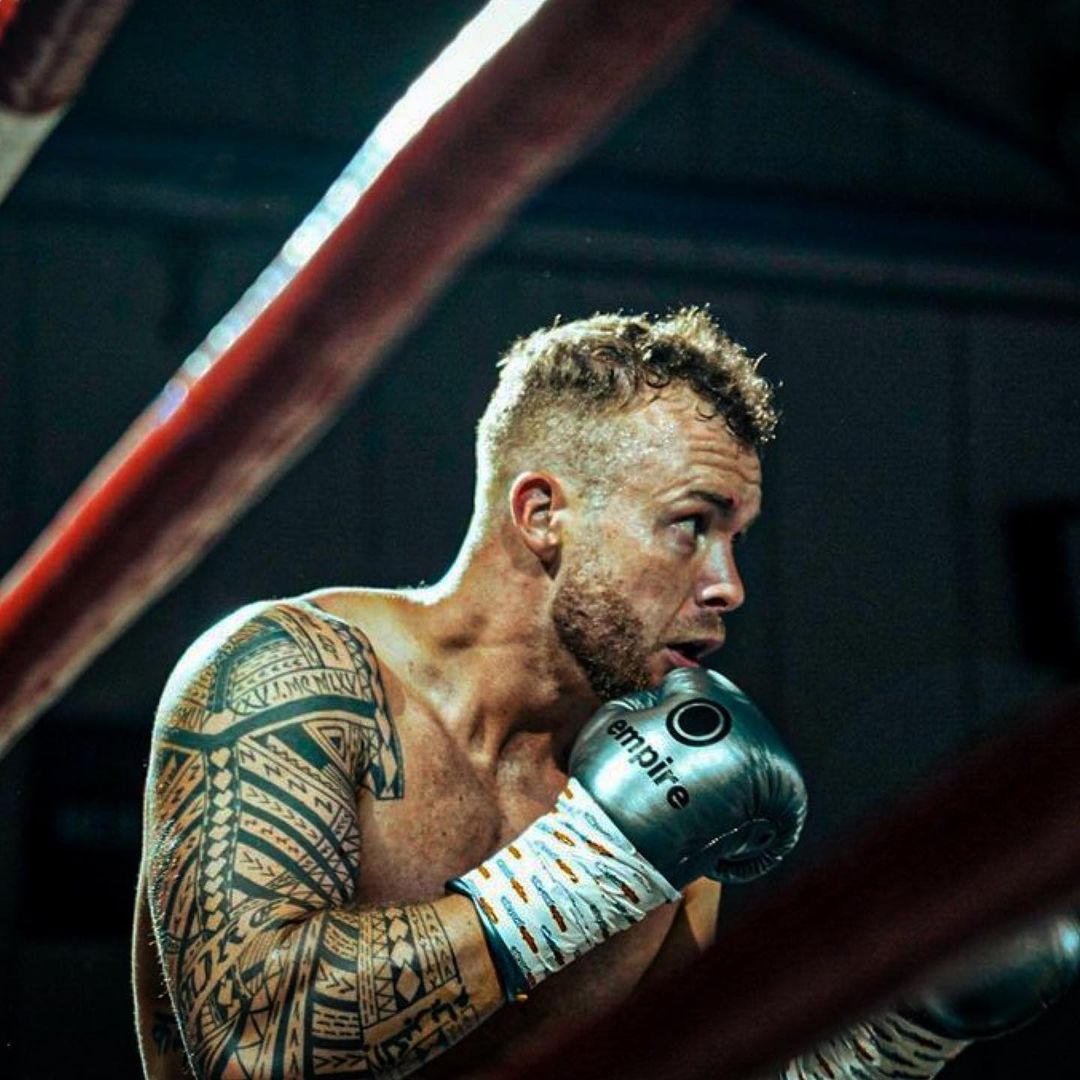 EmpireFS_'s tweet photo. CUSTOM SPARTACUS I CONTEST GLOVES โ๏ธ
@RokohlPatrick @ESBCGame ๐ฎ
#ConquerAll #CustomBoxingGloves
#BOXING https://t.co/nyhkxeCDsk