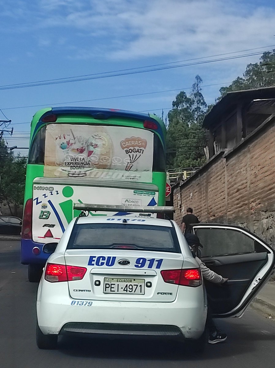 LissyRamirez44's tweet photo. Cansados de los atropellos de los policías 
#quiennoscuidadeloschapas https://t.co/saob2UfREs