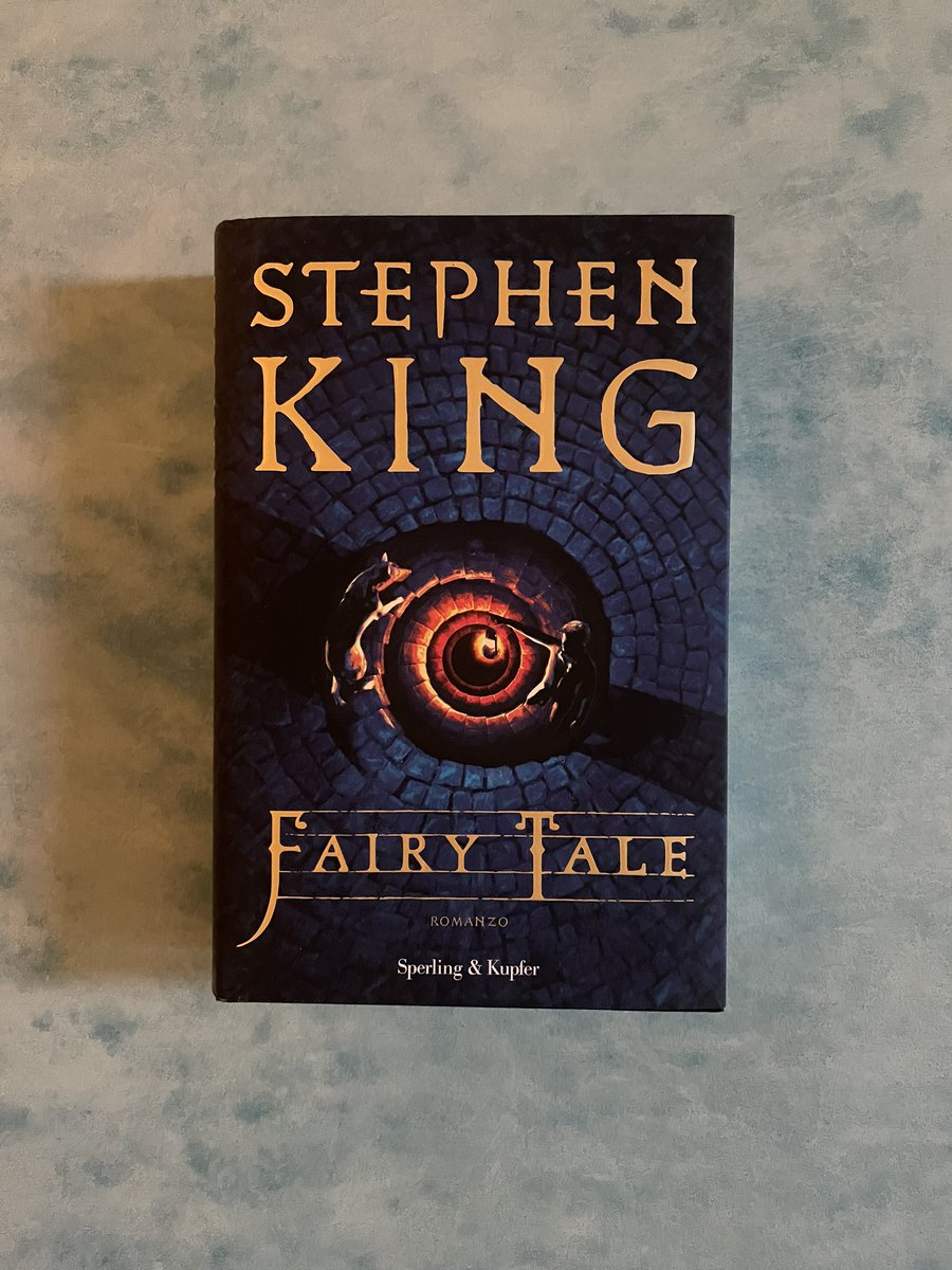 A chi, come noi, è un fan della prima ora del Re ogni nuova uscita di un libro di Stephen King è una gioia. 
Lo è stata anche l'uscita di Fairy Tale, che aspettavamo da quando è stata annunciata.