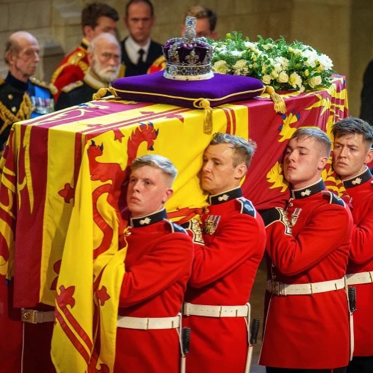 What a beautiful service of our Queen.

Finally reunited with her beloved Prince Phillip,her mother&father & her sister Margaret.

May you rest in paradise Ma’am❤️

& to all those in our Military Services - you did us proud today. Thank you🇬🇧
#TheQueensFuneral #proudtobebritish