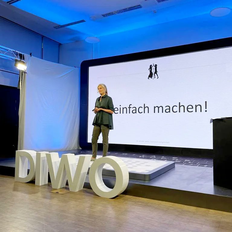 mDigitalSH's tweet photo. Von #Mutmacherinnen für mutige Frauen oder solche, die es gerne werden wollen. Das war die Tech & Taff 2022 mit inspirierenden Impulsen und tollen Gesprächen beim Speed-Mentoring und beim Netzwerken. Wir freuen uns auf die nächste Tech & Taff! https://t.co/z6JpjgQmmE