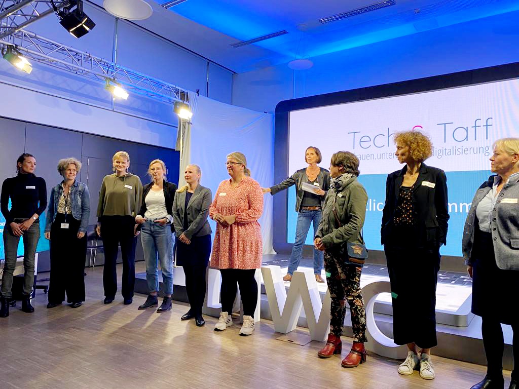 mDigitalSH's tweet photo. Von #Mutmacherinnen für mutige Frauen oder solche, die es gerne werden wollen. Das war die Tech & Taff 2022 mit inspirierenden Impulsen und tollen Gesprächen beim Speed-Mentoring und beim Netzwerken. Wir freuen uns auf die nächste Tech & Taff! https://t.co/z6JpjgQmmE