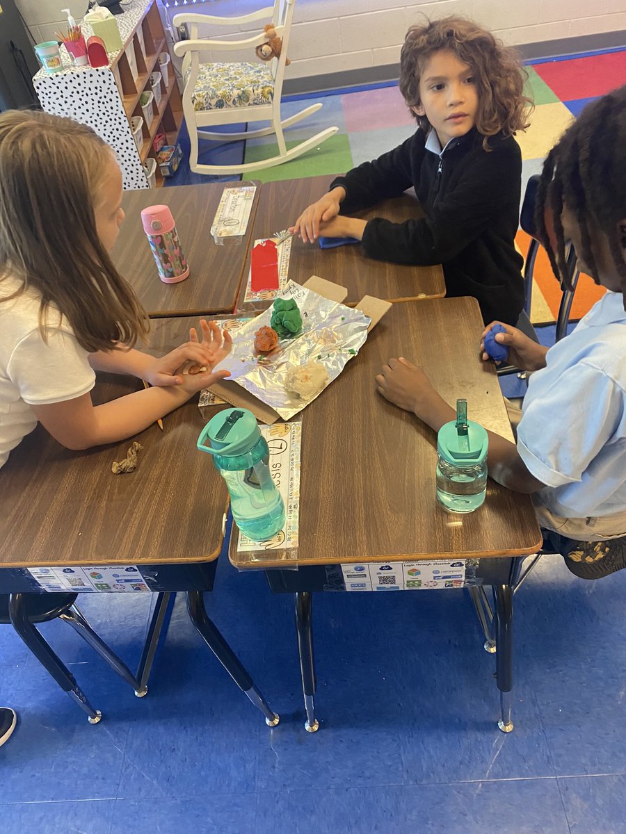 We loved creating our own landforms and water forms out of clay last week! Such a fun way to end a unit. 🏝🌋🏔#dolestrong @RivasPrincipal <a href="/HDBobcats/">Hanford Dole Bobcats</a>