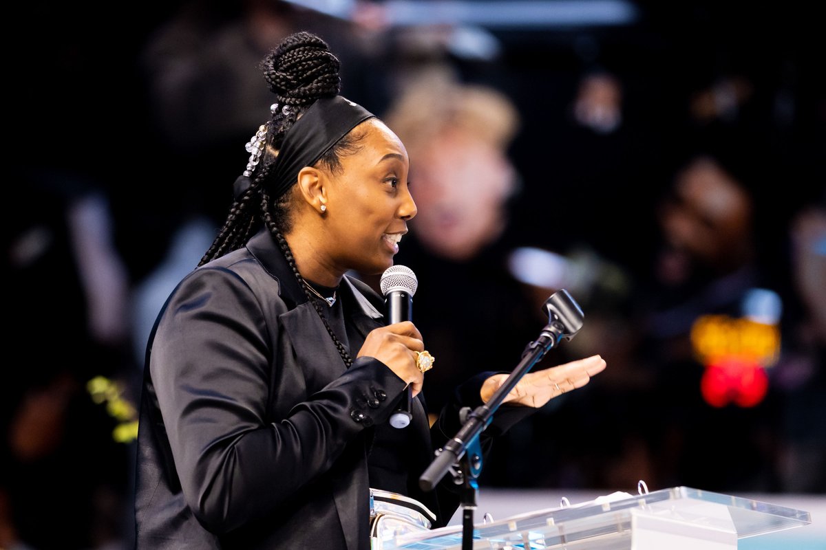 CVCofAtlanta's tweet photo. Senior Director of Athlete Relations and Community Development, Shea Dawson shared the purpose and focus of Overtime Elite Arena.
#CVCOFATLANTA30 #cvcimpact25 #overtimeelite #ATLANTA #COMMUNITY #CSR #VOLUNTEERISM https://t.co/LWOZN7pYv7