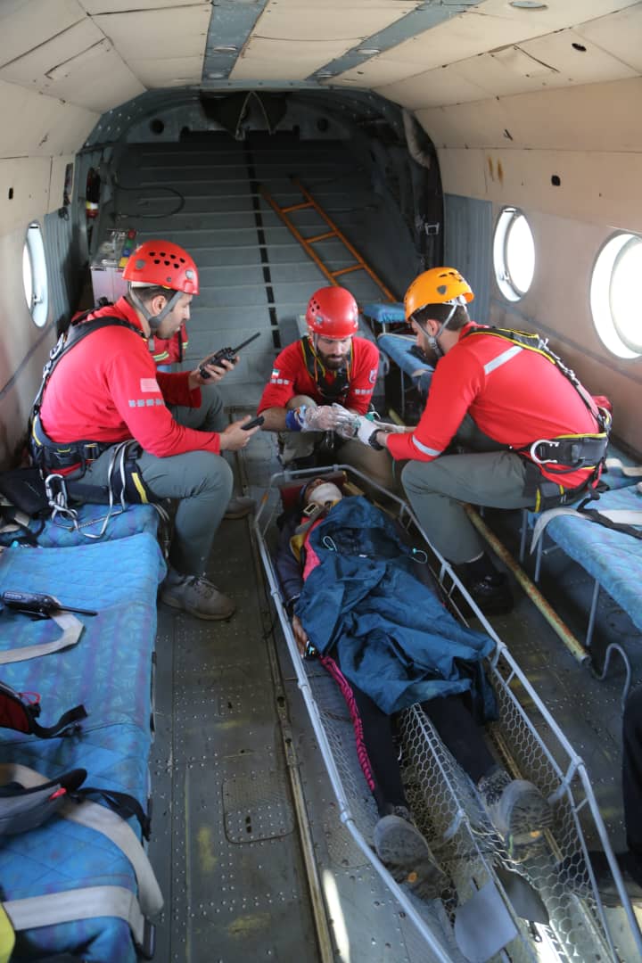 MostafaRrt's tweet photo. The #rescue_operation of the Red Crescent @Iranian_RCS Rapid Response Team #RRT of Tehran Province in the heights of #Tehran #Lavasanat and the air transport of the injured person(woman)to #Milad_Hospital in Tehran.
#Everywhere_For_Everyone🏥🌍
#Überall_für_alle
#همه_جا_برای_همه https://t.co/slJ4R32XgY