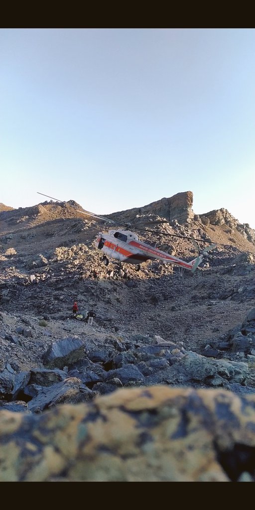 MostafaRrt's tweet photo. The #rescue_operation of the Red Crescent @Iranian_RCS Rapid Response Team #RRT of Tehran Province in the heights of #Tehran #Lavasanat and the air transport of the injured person(woman)to #Milad_Hospital in Tehran.
#Everywhere_For_Everyone🏥🌍
#Überall_für_alle
#همه_جا_برای_همه https://t.co/slJ4R32XgY