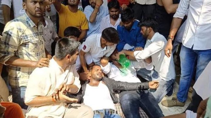 ये हमारे देश के भविष्य हैं लाठी डंडे से ट्रीटमेंट मिल रहा एक ग़लती गेम कहाँ से कहाँ ले आयी