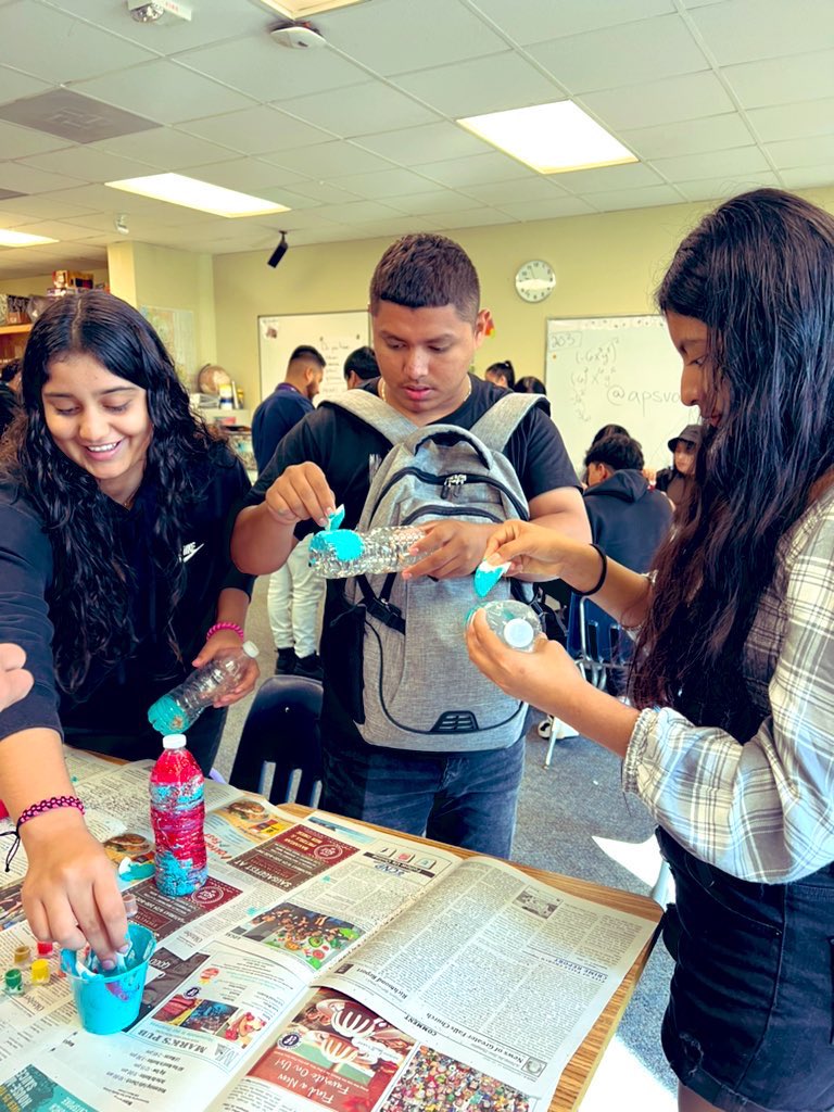 ACC_EL_Inst's tweet image. Creating maracas for our Hispanic Heritage month flag parade! #apshhm