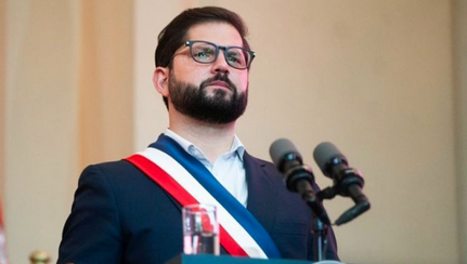 adnradiochile's tweet photo. “Y va a caer”: Presidente Boric recibe pifias e insultos en su llegada a la Parada Militar 2022
https://t.co/4a3rjCohQf https://t.co/Izf3y0ZnxZ