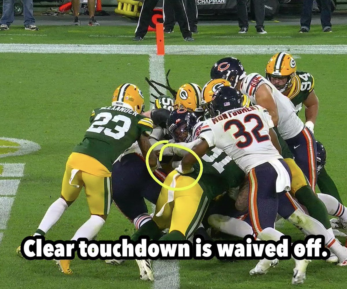 MaxMarkhamNFL's tweet photo. The Packers and the @NFLOfficiating had themselves a game last night. https://t.co/TNIqP6Z8Fx