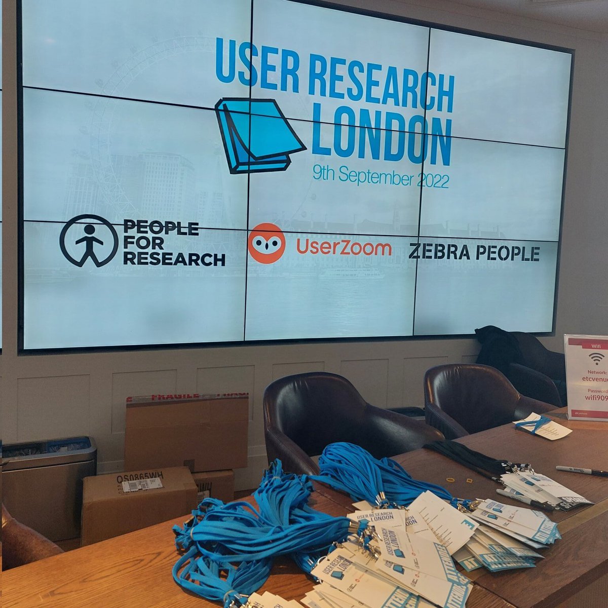 FirstPersonSF's tweet image. 1P Narrative Strategist @stefanmumaw held his #Storybuilding #workshop last week at @UserResearchLDN. Attendees exercised their new observation skills just outside the conference. Stefan toasted with Seán from 1P's Irish office😉
Photos: @people4research @SWJerdan @sociotekno