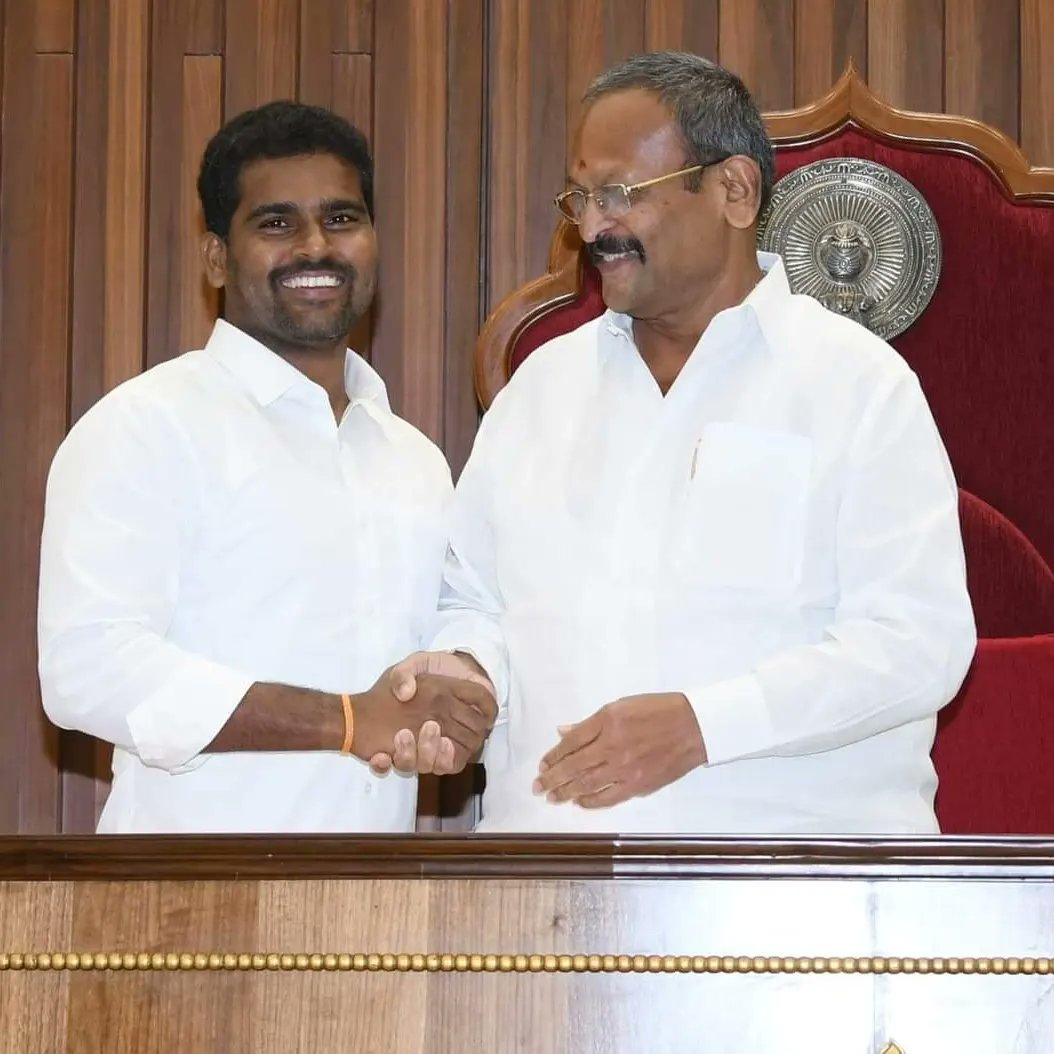 NvgUpdates's tweet photo. ఆంధ్రప్రదేశ్ అసెంబ్లీ డిప్యూటీ స్పీక‌ర్‌గా నియమితులైన విజయనగరం శాసన సభ్యులు కోల‌గ‌ట్ల వీర‌భ‌ద్ర‌స్వామి గారికి అభినందనలు తెలియజేసాను.
#deputyspeakerkolagatla 
#venkategowda #palamanerMLA #CMYSJagan #YSRCP https://t.co/kCjHxQ79kH