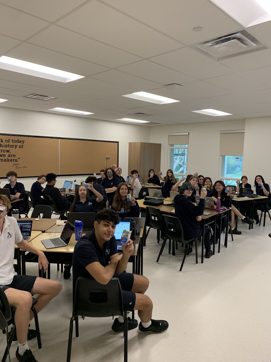 CHC2D had an (iced) tea party in honour of the Queen this morning as they learned about her reign using different historical thinking concepts 👑☕️