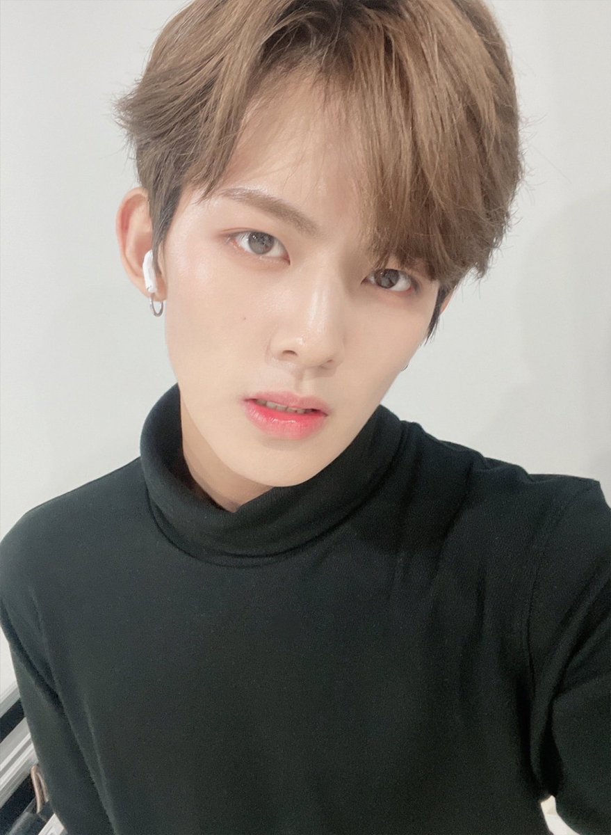[#현엽] 소다 오늘도 수고했고 잘자용💤 

#티에이엔 #TAN #yeop_hoto #hyunyeop #걱정보단잠
