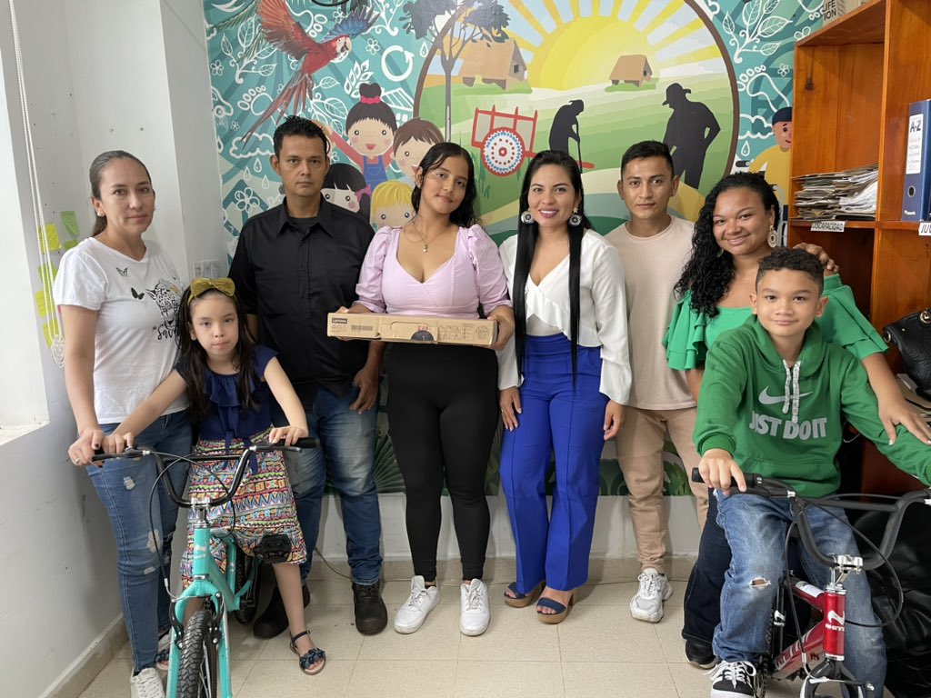 Alcaldiadeleg's tweet photo. Entregamos a nuestros niños y niñas leguizameños ganadores del concurso "Soy el actor principal en la película de mi vida" liderado por la @gobputumayo.

Una estrategia social para la erradicación de las problemáticas sociales que afectan a población infantil y adolescente. https://t.co/tCPKNr4D73