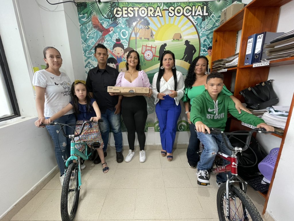Alcaldiadeleg's tweet photo. Entregamos a nuestros niños y niñas leguizameños ganadores del concurso "Soy el actor principal en la película de mi vida" liderado por la @gobputumayo.

Una estrategia social para la erradicación de las problemáticas sociales que afectan a población infantil y adolescente. https://t.co/tCPKNr4D73