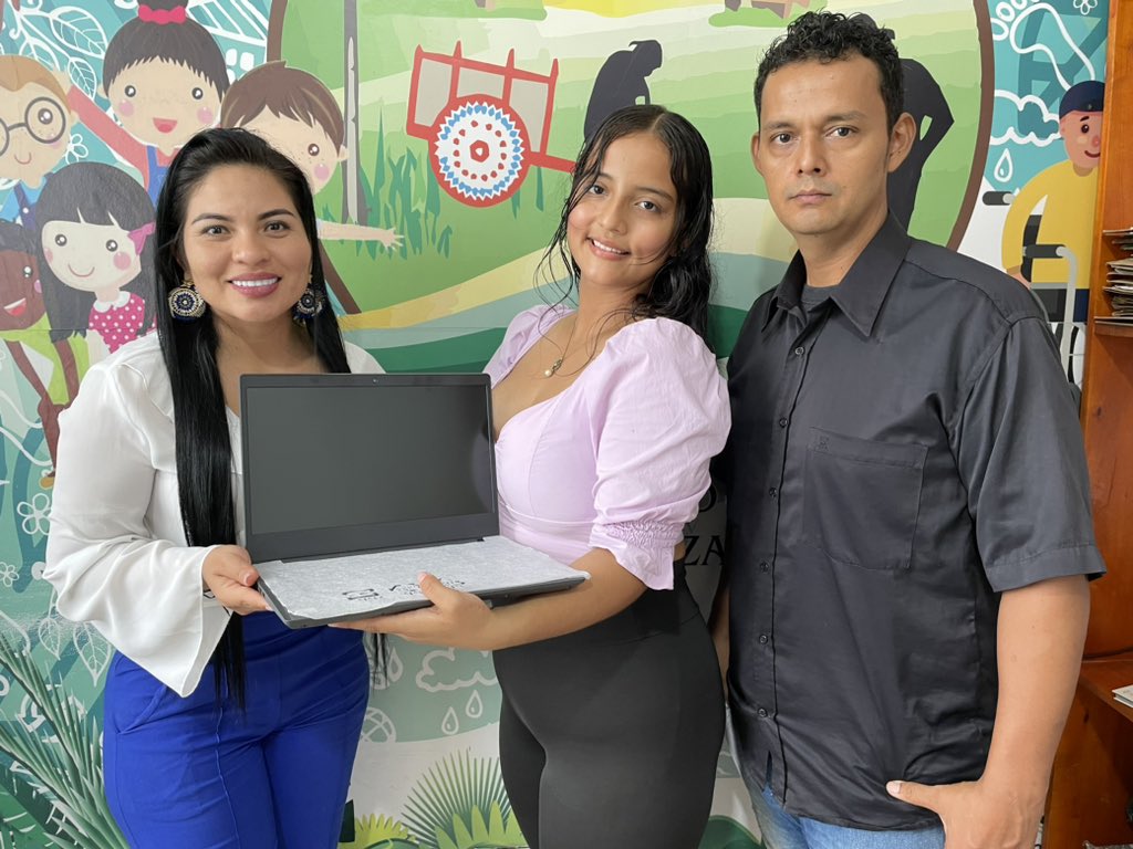 Alcaldiadeleg's tweet photo. Entregamos a nuestros niños y niñas leguizameños ganadores del concurso "Soy el actor principal en la película de mi vida" liderado por la @gobputumayo.

Una estrategia social para la erradicación de las problemáticas sociales que afectan a población infantil y adolescente. https://t.co/tCPKNr4D73
