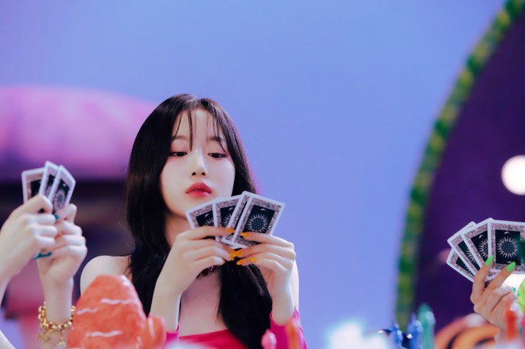 📸 | 19.09.22

Fotos da #HAEWON no behind das gravações do MV de “DICE” postadas pelo MelOn

#HAEWON #해원 #오해원 #NMIXX #엔믹스 <a href="/NMIXX_official/">NMIXX</a>