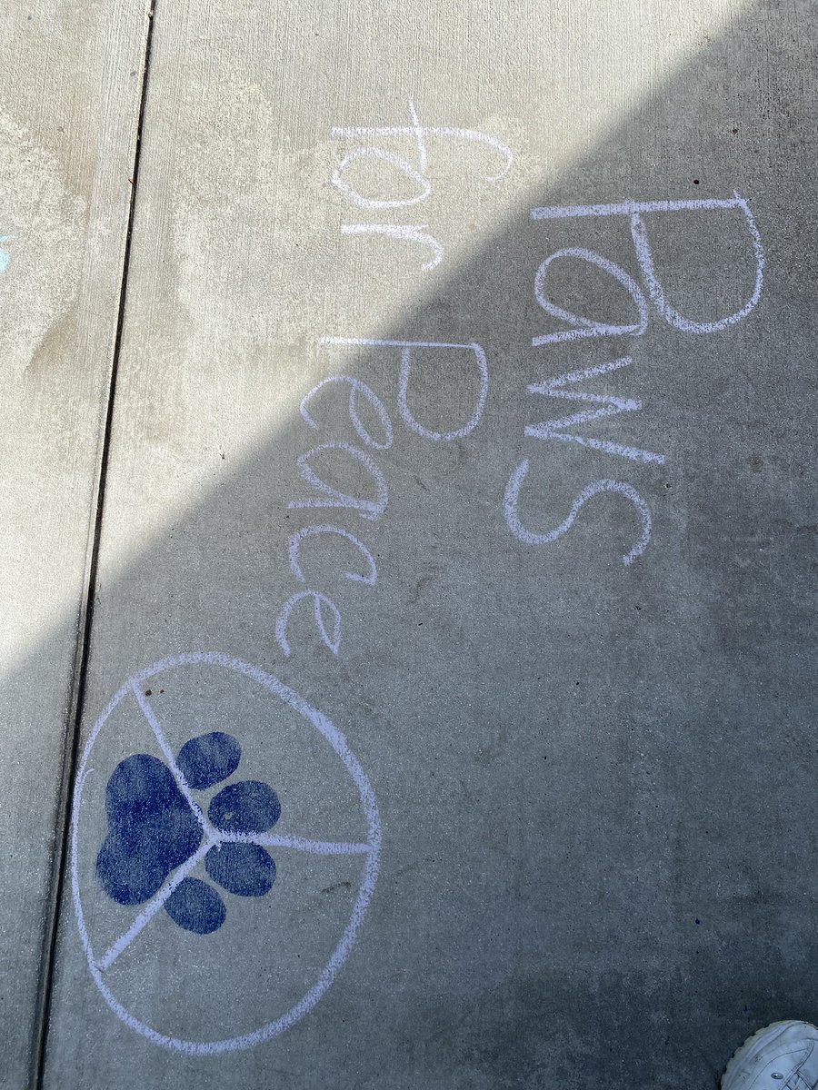 ReadLuly's tweet photo. Chalk up the sidewalk for Peace Week! https://t.co/LjdhdNwJ7x