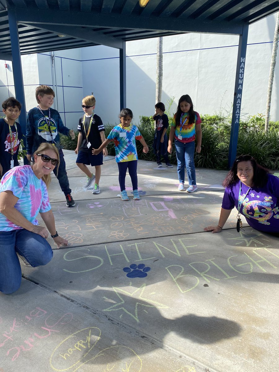 ReadLuly's tweet photo. Chalk up the sidewalk for Peace Week! https://t.co/LjdhdNwJ7x