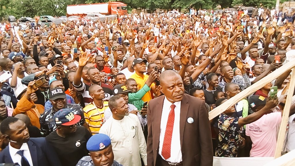 IUzaan's tweet photo. Benue people are into a serious business. They are all supporting the candidate of the All Progressives Congress, Rev Fr Dr Hyacinth Iormem Alia for Governor, 2023. https://t.co/zbjC4I6Msa