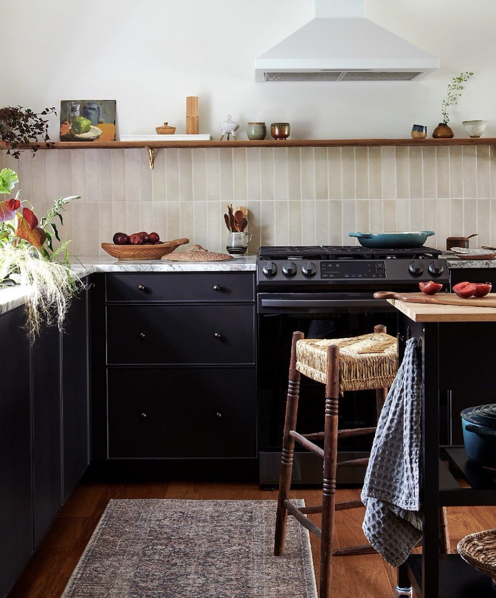 JohnMcDonaldSB's tweet photo. Totally understand why white is the default on cabinets: it’s neutral, available everywhere, goes better with less natural light, so on. I also think color - black or navy, even woodgrain - is a classic touch that might surprise a lot of people (renters, buyers). https://t.co/5NoqMlHiBM