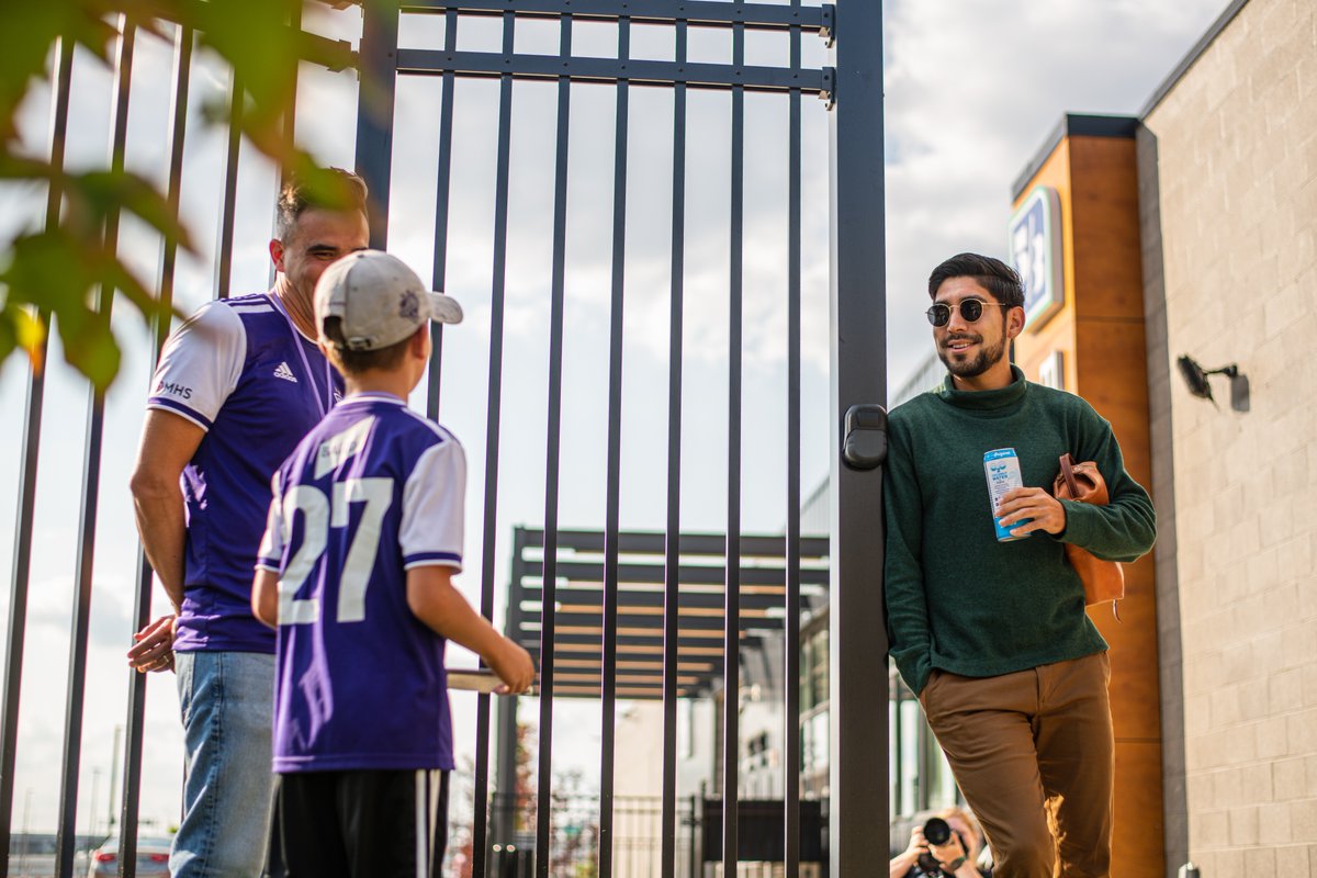 loucityfc's tweet photo. We took the club’s first-ever Kids Club reporter – 8-year-old Elliot Peters – behind the scenes of a LouCity game day. 🎤📒

Elliot interviewed players and coach Danny Cruz before the game, took in warmups from the sideline and joined us for postgame interviews. https://t.co/OwFLTPROXu