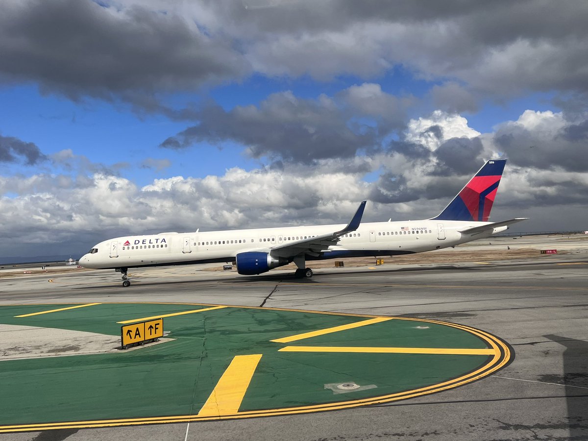 _Travelwithdan's tweet photo. Got to see my favourite aircraft type, the Boeing 757, yesterday at SFO! Here is N596NW, a Boeing 757-351 delivered to @nwa_airlines in 2003 before going to @Delta in 2008. The flight was operating DL824 to Delta’s hub of @ATLairport #avgeek #avgeekworld #boeing #boeing757 https://t.co/uvK1tvODhK