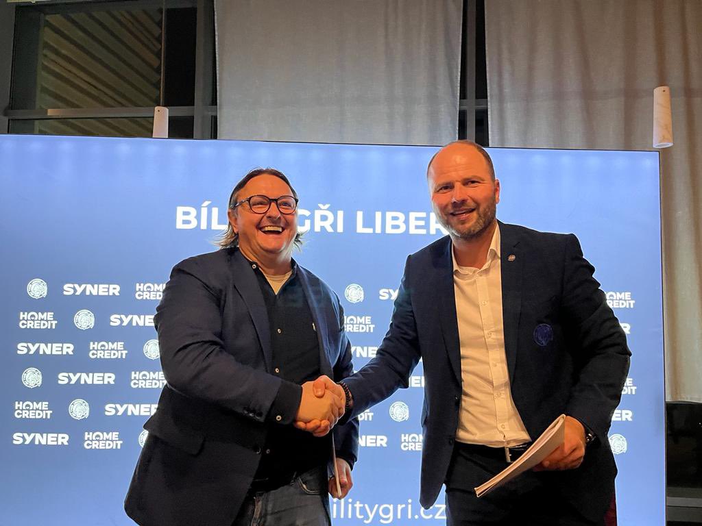 coloseumholding's tweet photo. Včera jsme podepsali smlouvu s hokejovým klubem Bílí Tygři Liberec na 7 let. Exkluzivně jim budeme poskytovat catering stejně jako předešlých 16 sezón. Předpokládaný obrat je 300 milionů. V rámci Homecredit arény provozujeme také bowlingový Buddy Bar a restauraci Stadion. https://t.co/EmL6w3im52