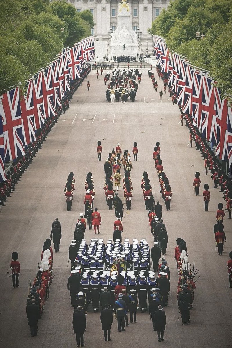 lisemillar's tweet photo. The likes of this, we shall not see again. #QueenElizabethII https://t.co/3RVlEMYjuP