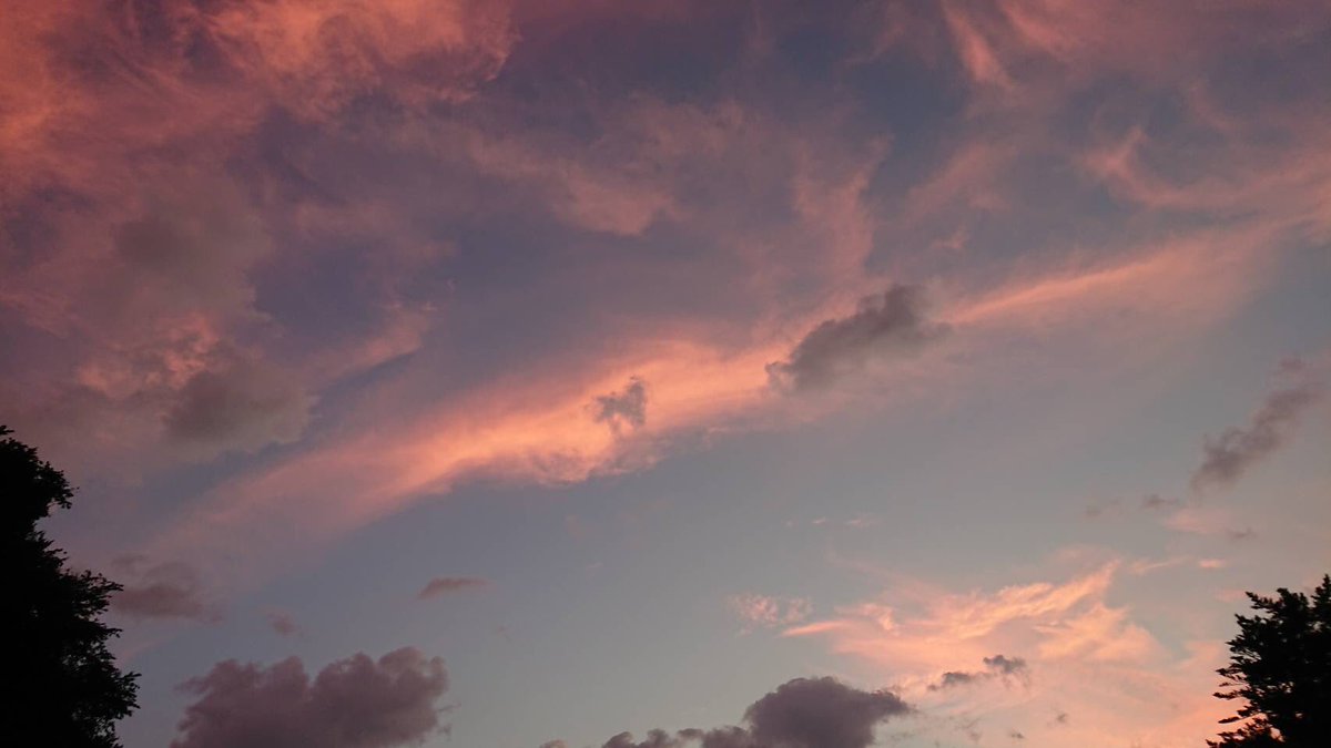 Ami_Design's tweet photo. #goldenhour
#JVKE https://t.co/gO2N0EJOui