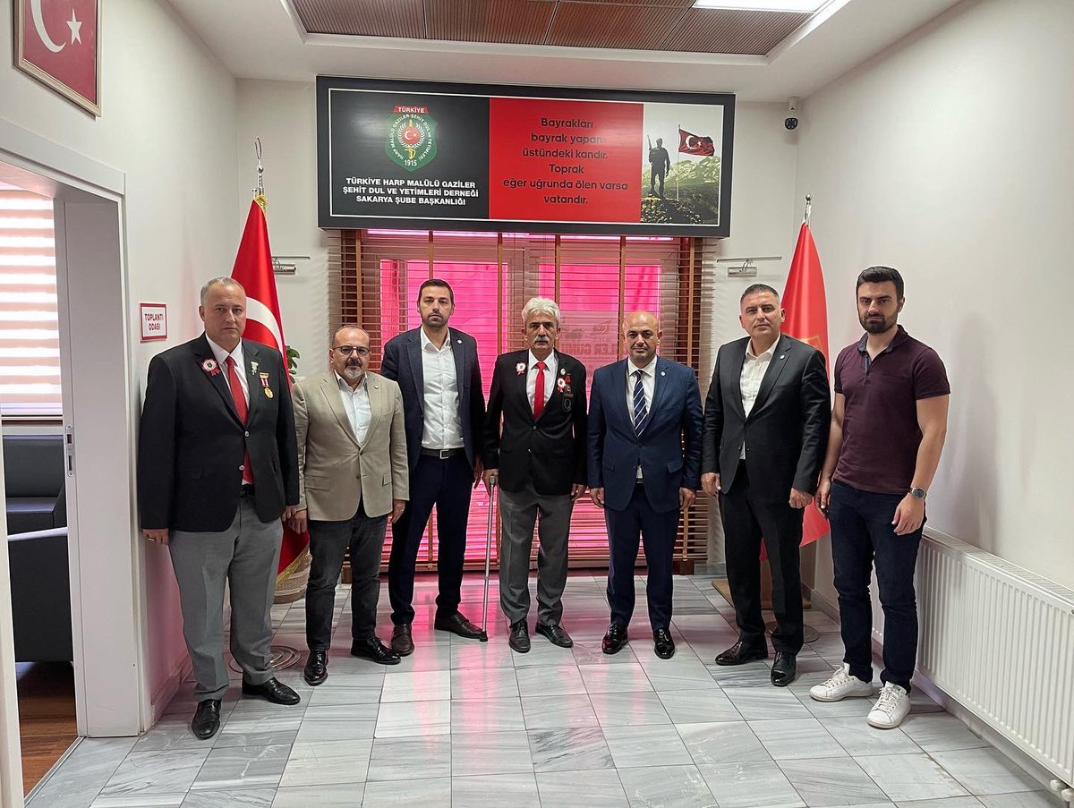 19 Eylül Gaziler Günü münasebetiyle Muharip Gaziler Derneği Başkanımız Sn.Erol Demir ve Harp Malûlü Gaziler Şehit Dul ve Yetimleri Derneği Başkanımız Sn.Mustafa Çolak’ı ziyaret ederek kendilerine bir kez daha minnet duygularımızı ifade ettik. Yüce Allah eksikliklerini göstermesin