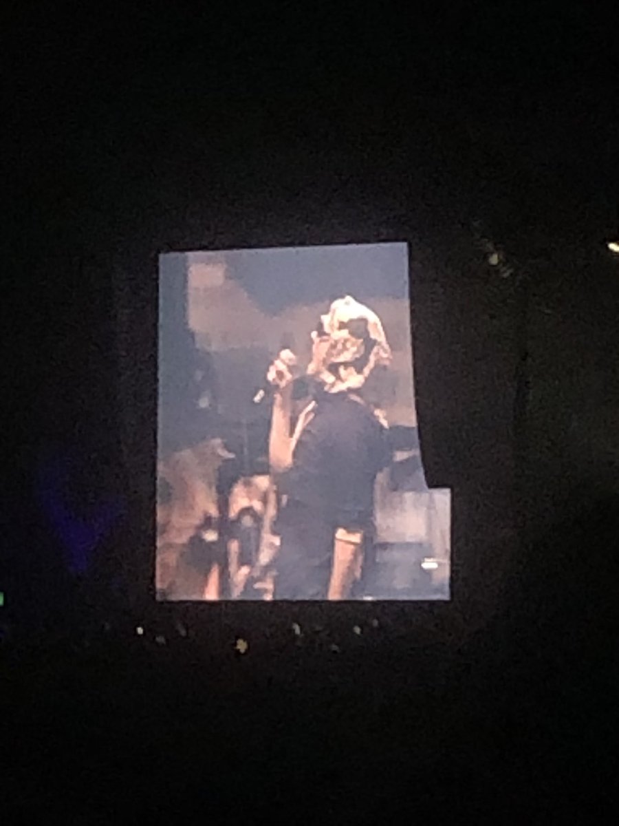 Lilzebub's tweet photo. Jackie O versus Karen O #riotfest #mychemicalromance #mcr #YeahYeahYeahs https://t.co/m2N8XroOFA