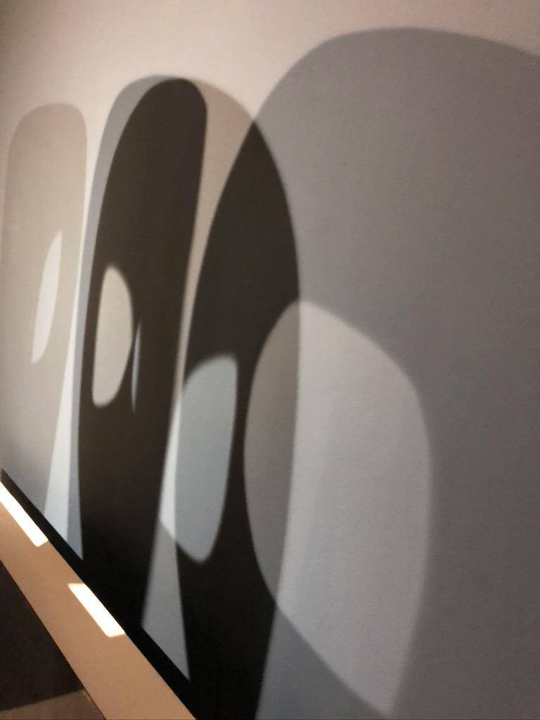 OliverBrookes's tweet photo. Even the shadows are beguiling at the Hepworth show #ScotModern #Hepworth https://t.co/73ohuQk1rI