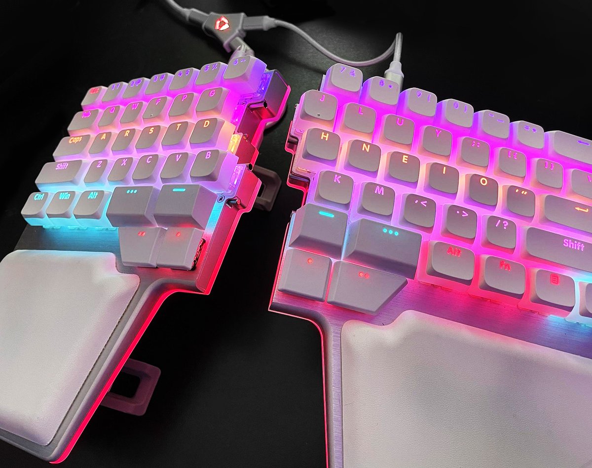 DygmaLab's tweet photo. Pudding keycaps on the Raise look as delicious as they sound 🍮😋

Which are your favorite keycaps to wield with the Raise?

Thank you /u g00dking on Discord 👾 https://t.co/5AKRBhv5xE
