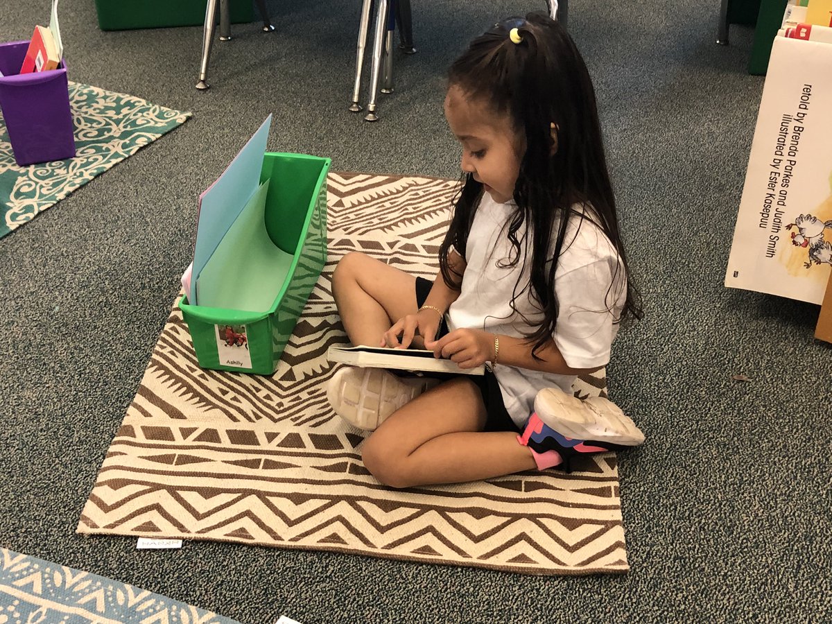 Today Room 132 learned how to look at the books and other materials in their book boxes. <a target='_blank' href='http://twitter.com/APS_EarlyChild'>@APS_EarlyChild</a> <a target='_blank' href='http://twitter.com/susanlgarman'>@susanlgarman</a> <a target='_blank' href='https://t.co/R4lap6xeQd'>https://t.co/R4lap6xeQd</a>