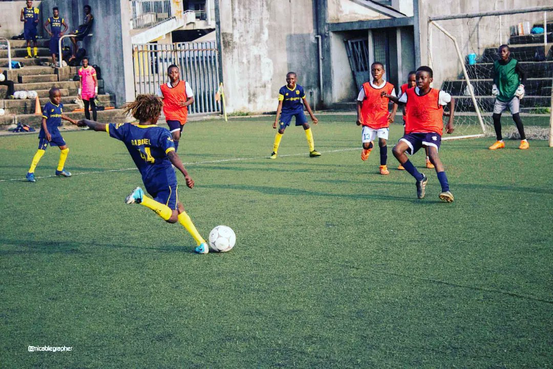 f8ballersafrica's tweet photo. #PremiumTeam vs #PrinabsFA
πΈ @amicablegrapher1
#football #soccer #grassroots #footballacademy #footballplayers #WeAreChampions
WE ARE CHAMPIONS πβ½π https://t.co/xveQ6tu8Pn
