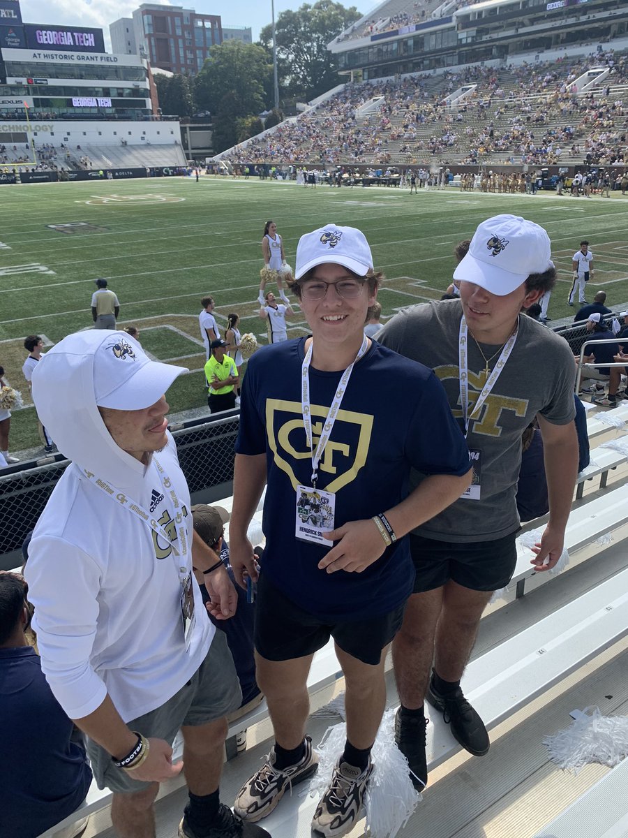 CameronTuggle3's tweet photo. Had a good time visiting Georgia Tech with the boys🐝🐝 https://t.co/gHr3h1MGWO