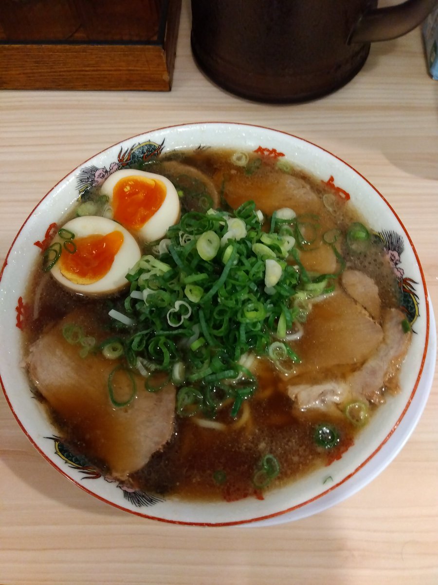 moca2202's tweet photo. 本日の一杯
[ラーメン(並)、味玉(クーポン)]
本家 第一旭 新宿店 ＠新宿御苑前

初訪店。スープは少し甘味も感じ、麺も好みの、もちっとした歯ごたえで美味しかったです。ご馳走さまでした。

＃ラーメン
＃豚骨ラーメン
＃新宿御苑 https://t.co/KjSYvdQzYB