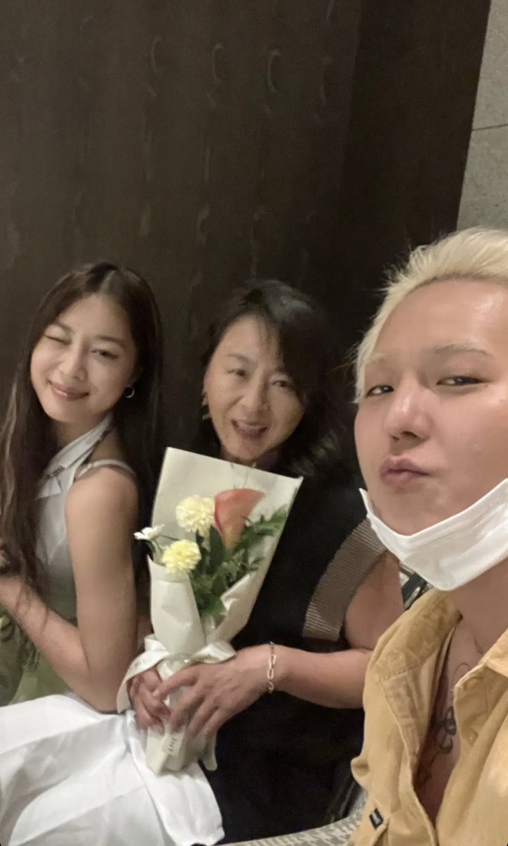 sooyoung0330's tweet photo. Song family 💙 @official_mino_ https://t.co/4efQCZkhp4