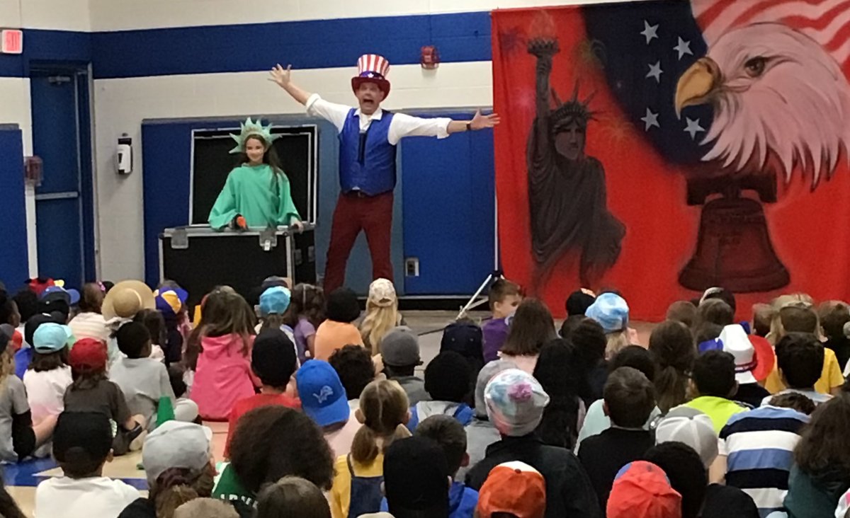 keith_tonn's tweet photo. With Constitution Day upon us, students at Twain were treated to our first assembly of the year - Uncle Sam's Comedy Jam. Students learned about the Articles of Confederation, the U.S. Constitution, and the Bill of Rights. πΊπΈβοΈ#FraserFamily #TeamTwain #assemblyshows https://t.co/lRrA7RSV9p