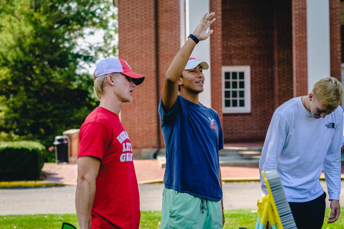 WabashCollege's tweet photo. Class outside ☀️❤️
#WAF #quiztime #classoutside https://t.co/kKLV8g301k