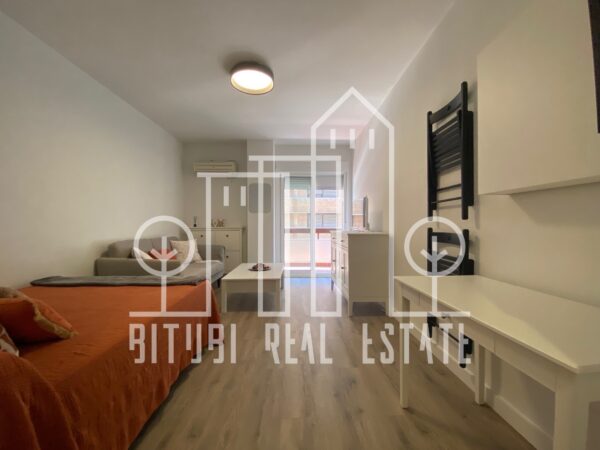 BitubiRE's tweet photo. Bitubi Real Estate te ofrece un estupendo #estudio en #alquiler en #triana. Diseño actual y #luminoso. Recién #reformado. No lo dejes escapar. Más info en https://t.co/zzfn9OaDP1 #realestate #mutatismutandis #elhilorojoquenosune https://t.co/pqFUvKnvPW