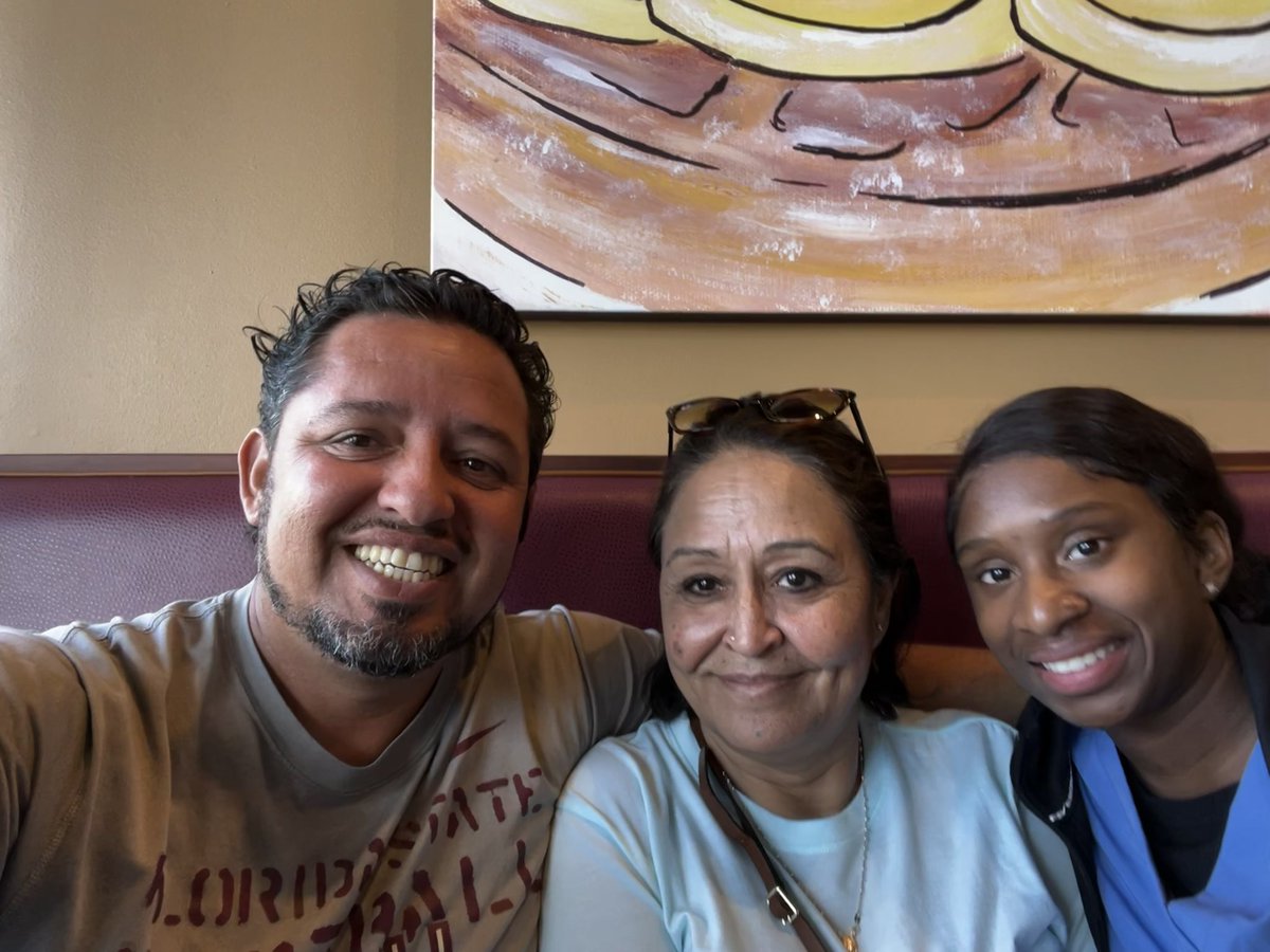 coachameza's tweet photo. Catching up with my Mom and my daughter!! #Fallbreak22 https://t.co/sJswNrt8G4