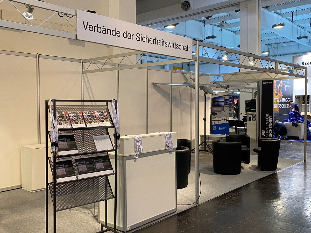 BDGW_eV's tweet photo. Security Messe in Essen - die Vorbereitungen laufen: morgen startet die Messe, u.a mit dem Tag der Aus- und Weiterbild 👩🏻‍🎓👨🏽‍🎓 https://t.co/DZsJnfRiaJ
